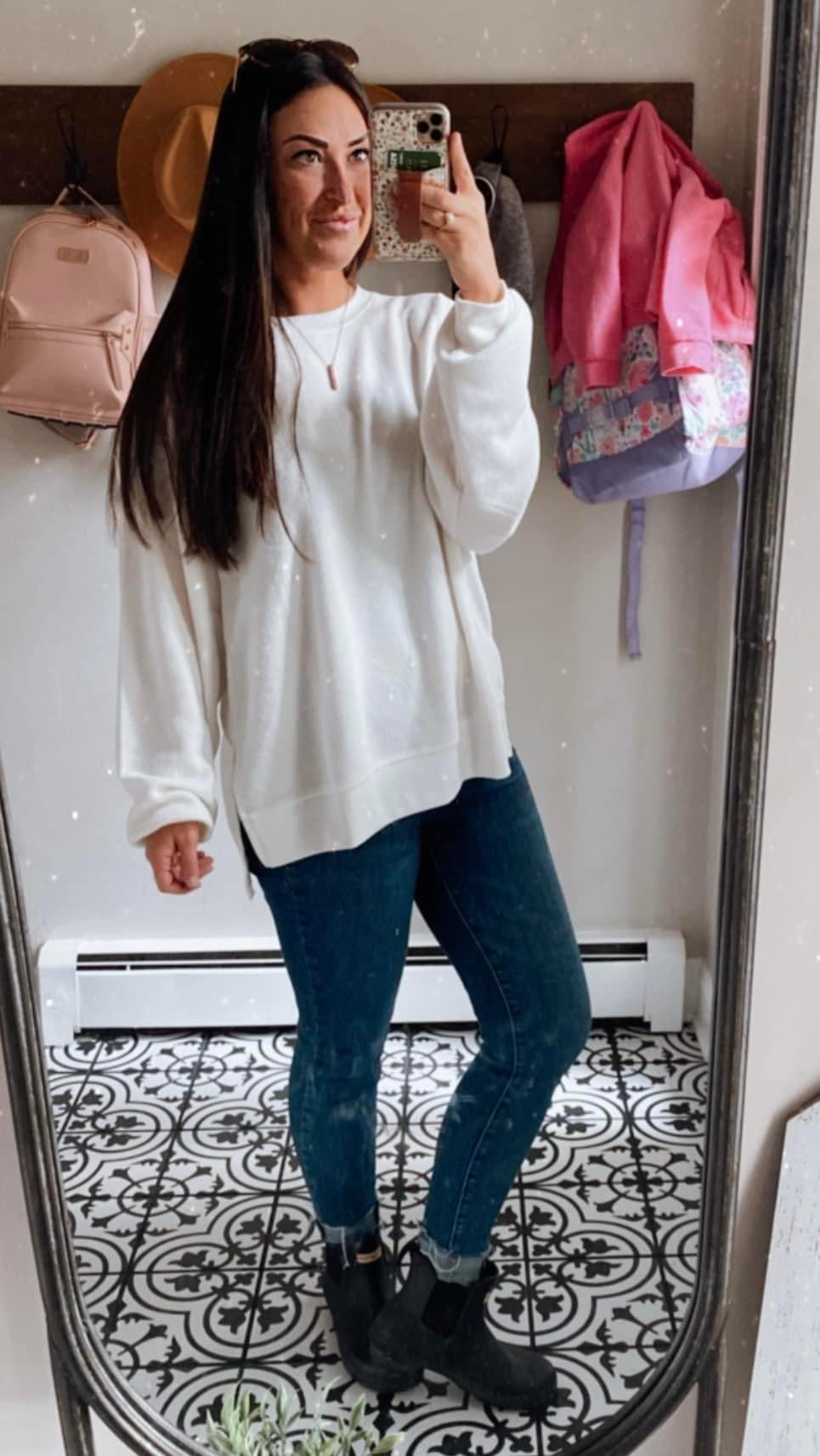 CHICEST SEASON OVERSIZED CREWNECK SWEATSHIRT