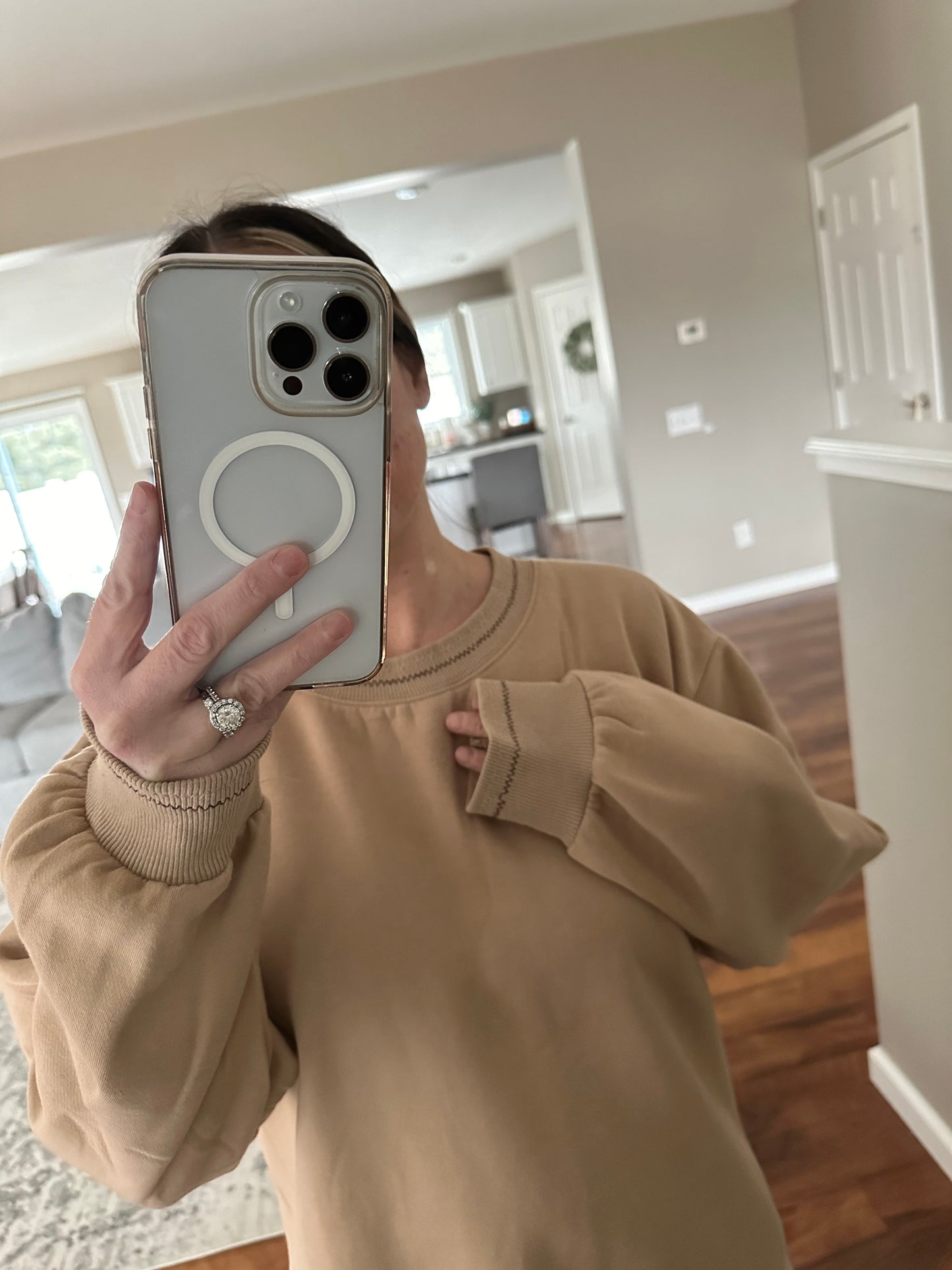 BELICIA CREWNECK SWEATSHIRT