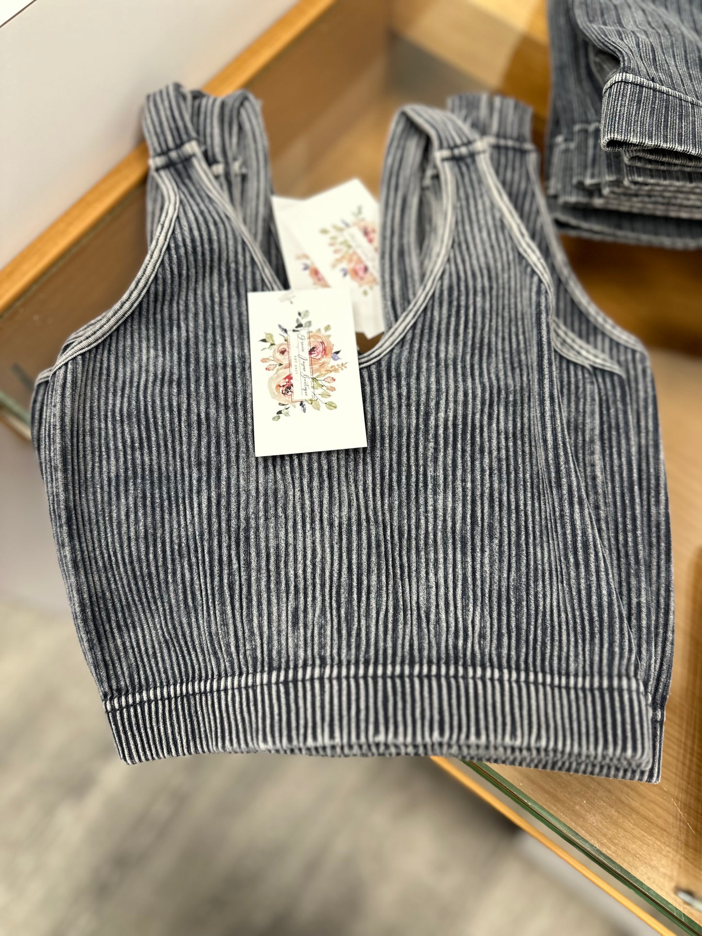 EVERYTHING YOU NEED V-NECK RIBBED CROP TOP