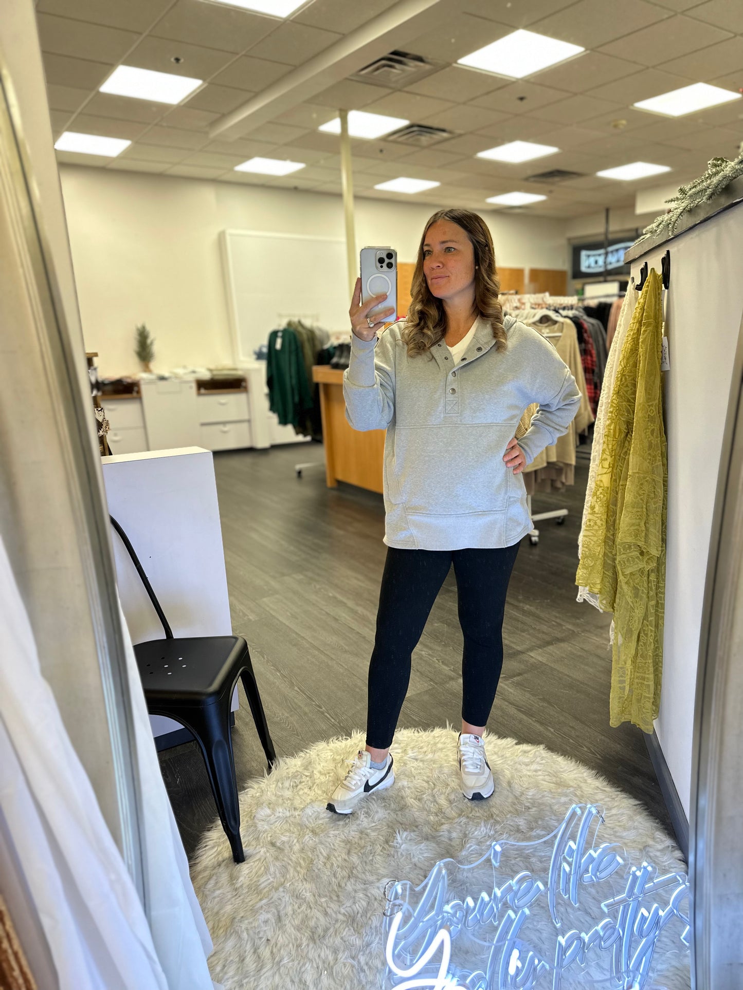 COZY SATURDAY HOODED PULLOVER