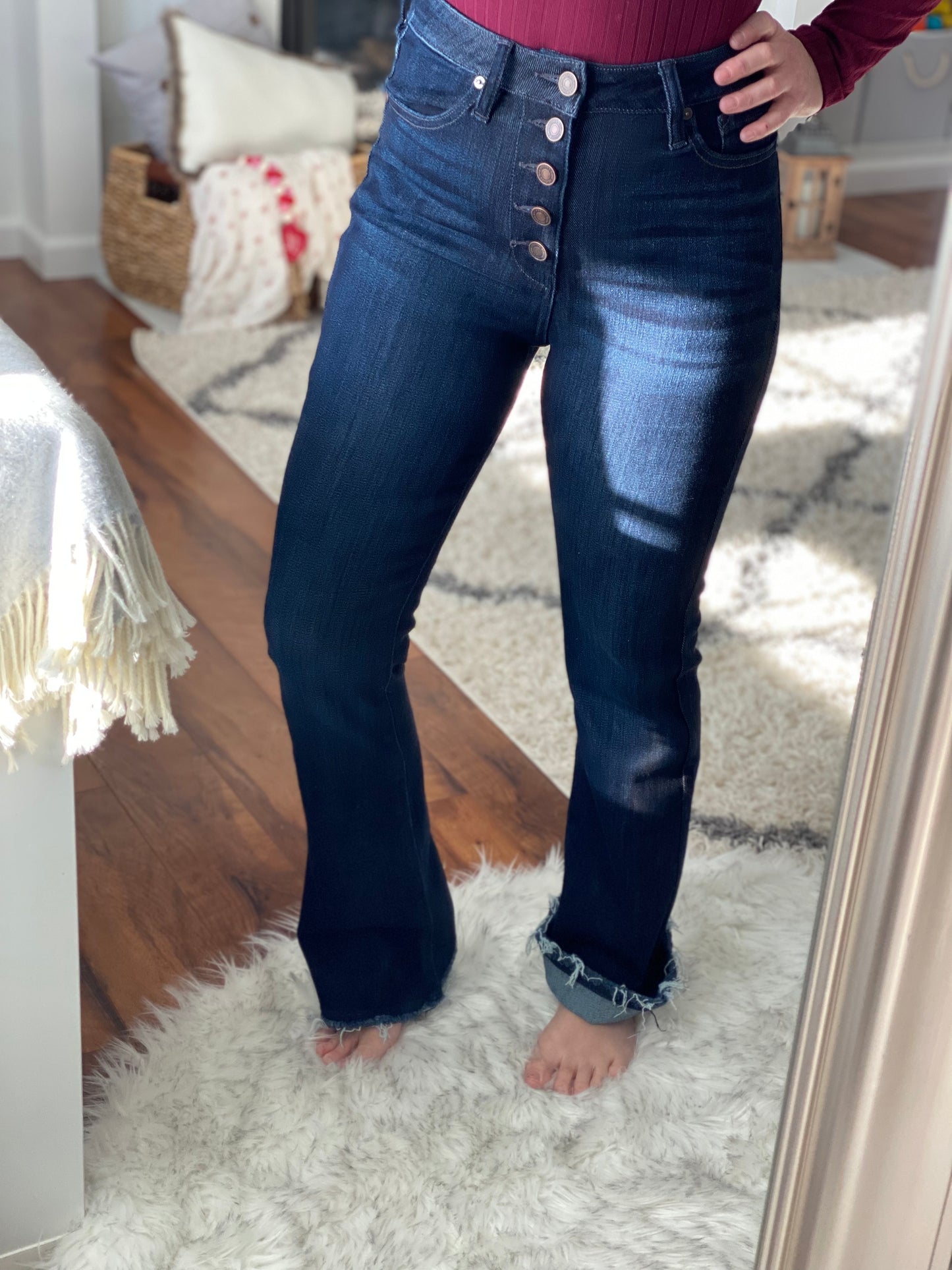 KAN CAN HIGH RISE EXPOSED BUTTON BOOTCUT JEANS