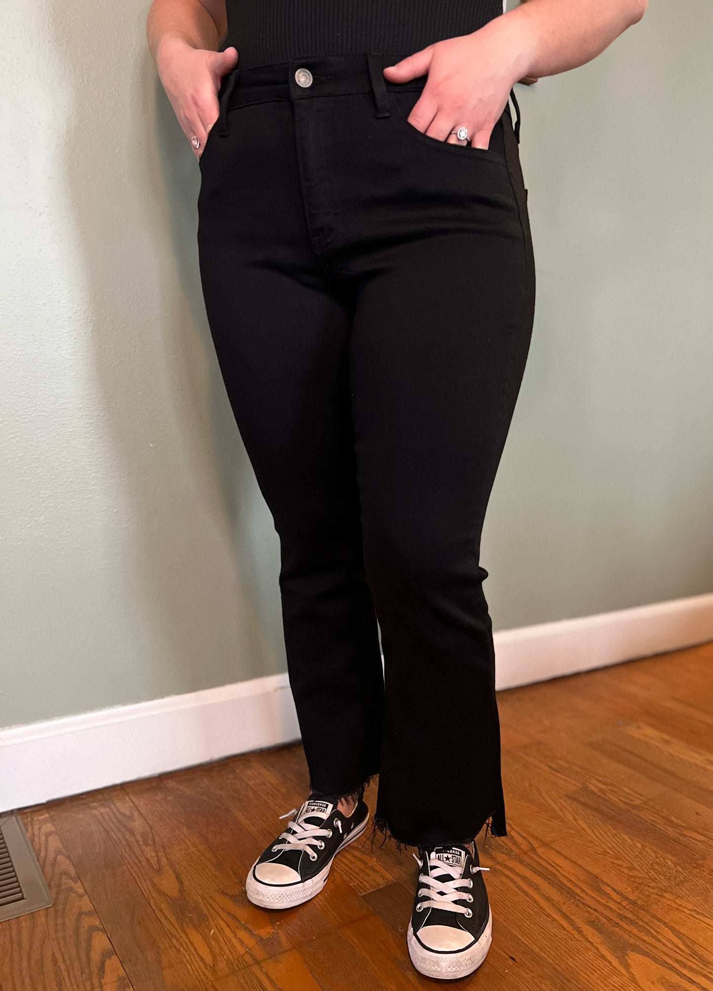 VERVET BY FLYING MONKEY DIETES HIGH RISE CROP FLARE